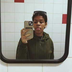 Meet your Posher, Amaris